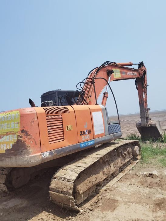 Buy Hitachi EX200 Used Excavator / 1