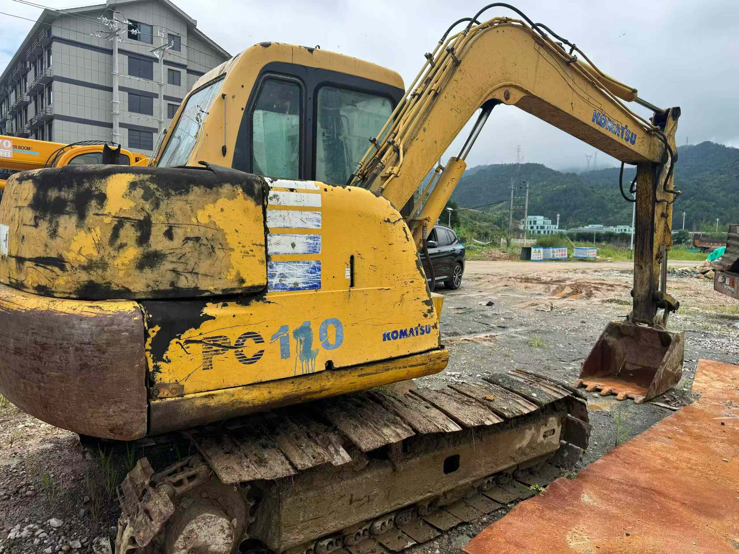 Buy Komatsu PC60-7 Used Excavator / 3