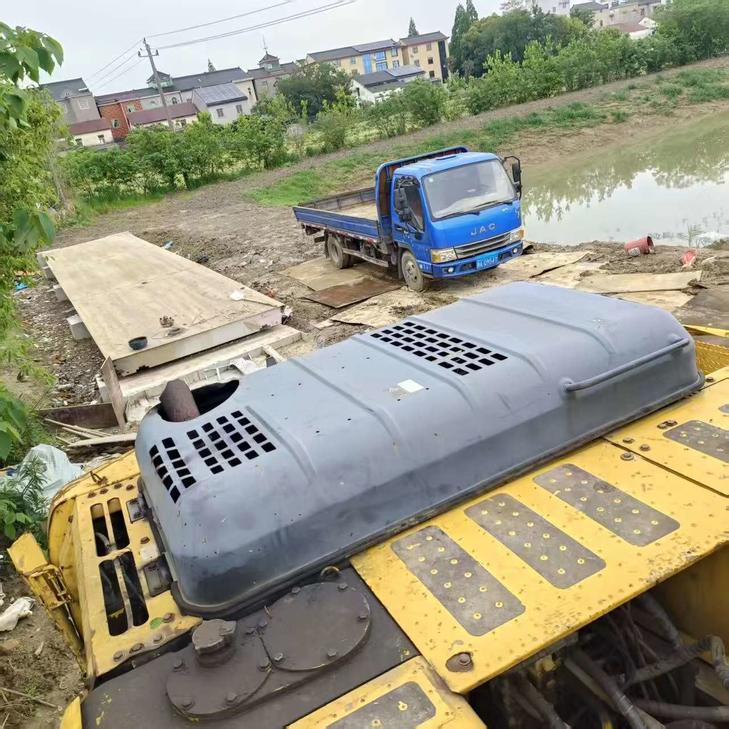 Buy Komatsu PC200-8 Used Excavator / 1
