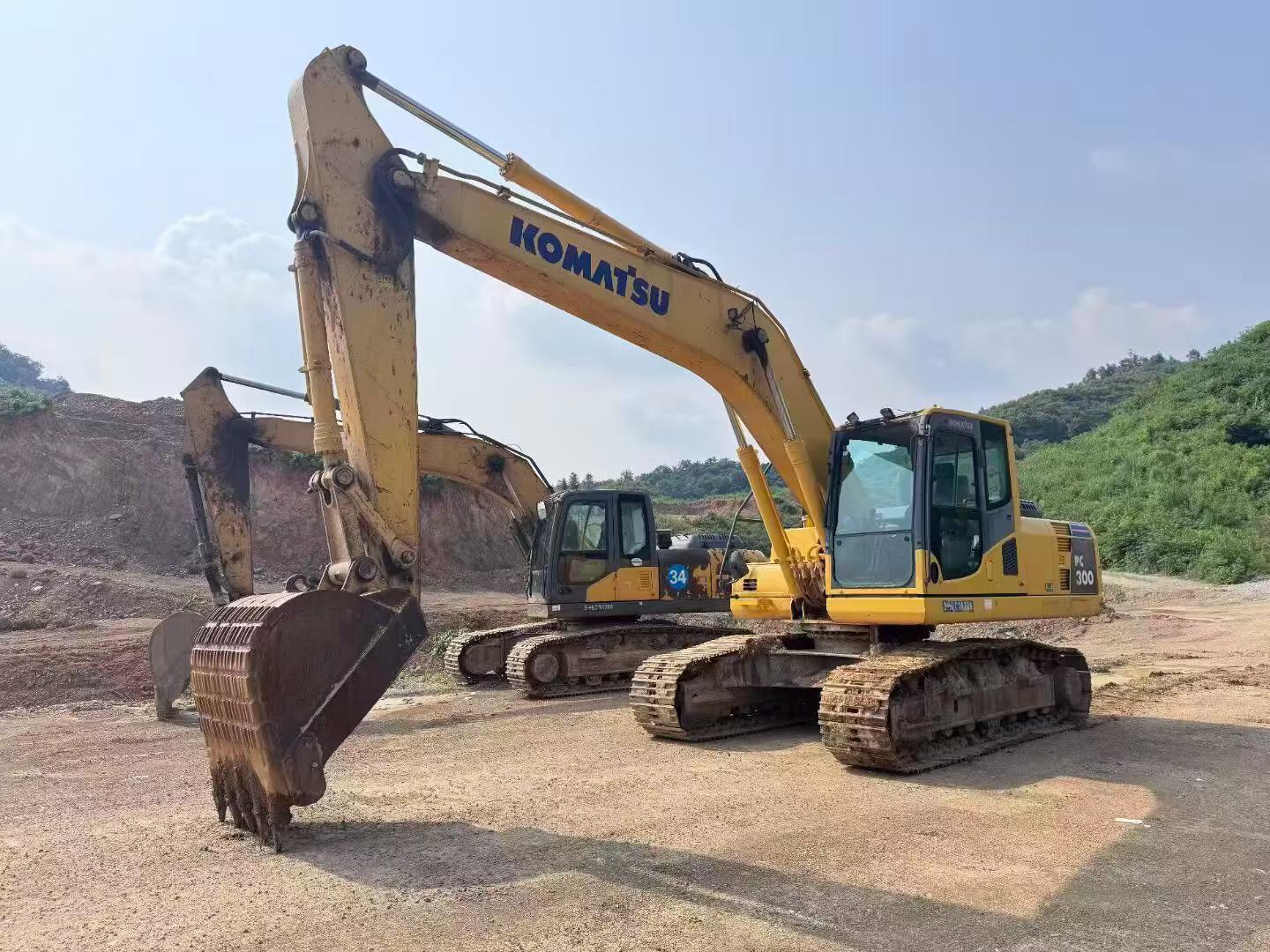Buy Komatsu PC200-8 Used Excavator / 3
