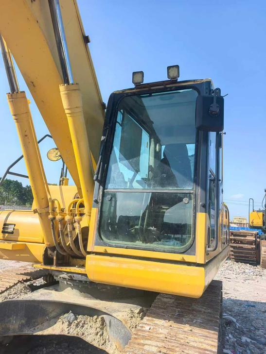 Buy Komatsu PC200-8 Used Excavator / 1