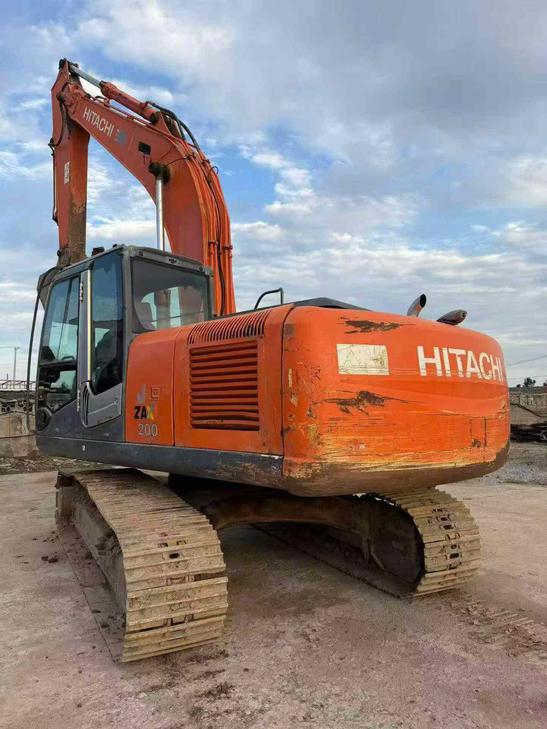 Buy Hitachi EX200-3 Used Excavator / 1