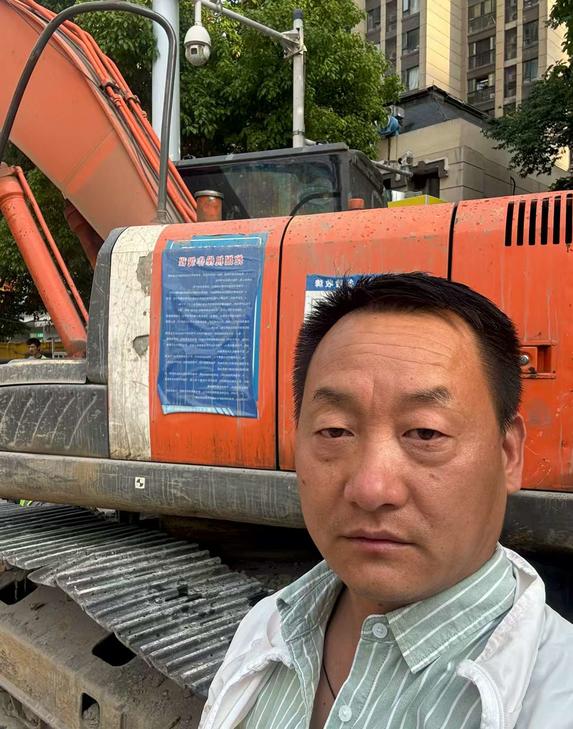 Buy Hitachi EX200 Used Excavator / 1