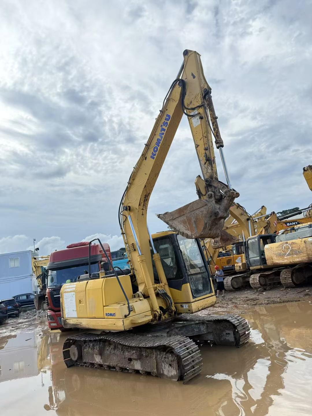 Buy Komatsu PC130-7 Used Excavator / 3