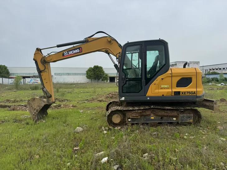 Buy XCMG XE75C Used Excavator / 1