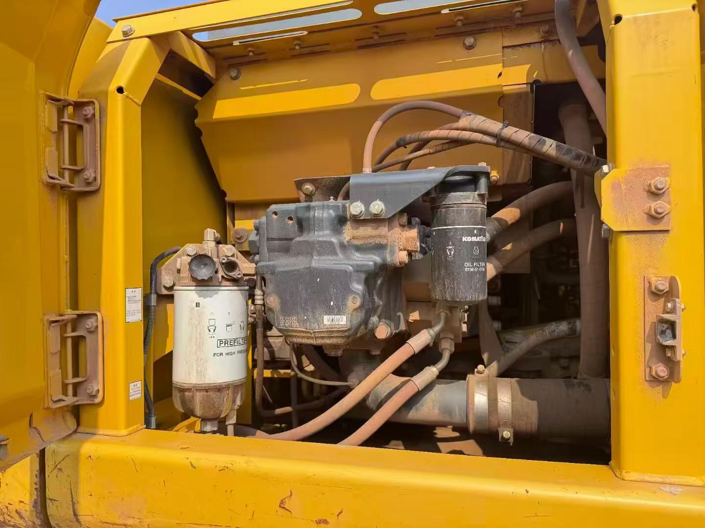 Buy Komatsu PC200-8 Used Excavator / 4