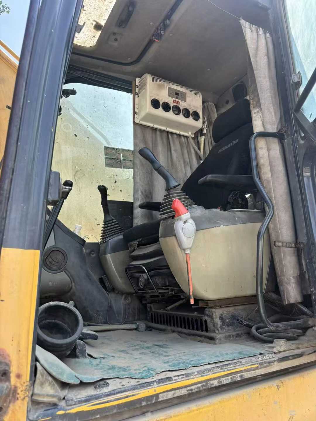 Buy Komatsu PC200-8 Used Excavator / 5