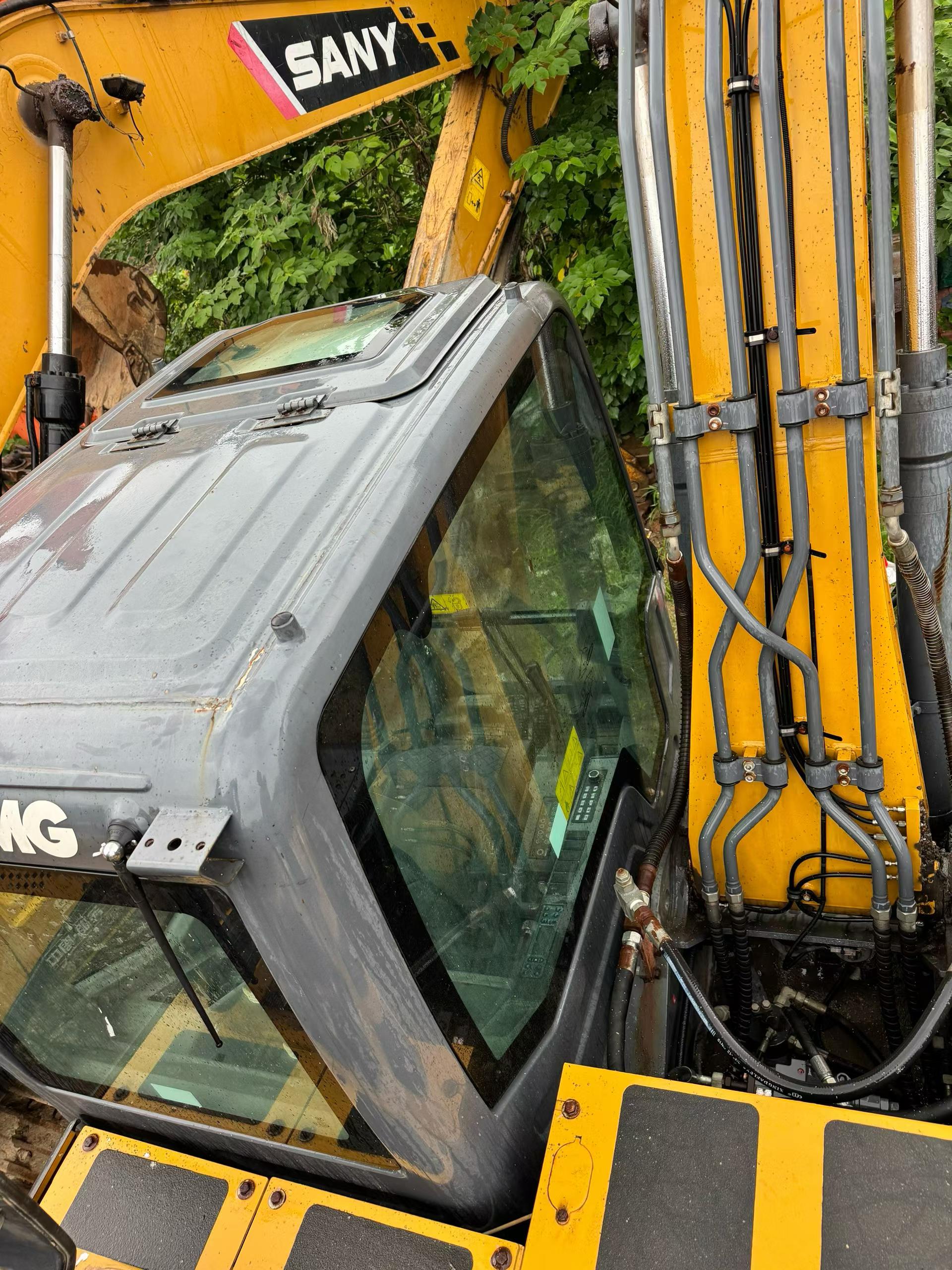 Buy XCMG XE135B Used Excavator / 4