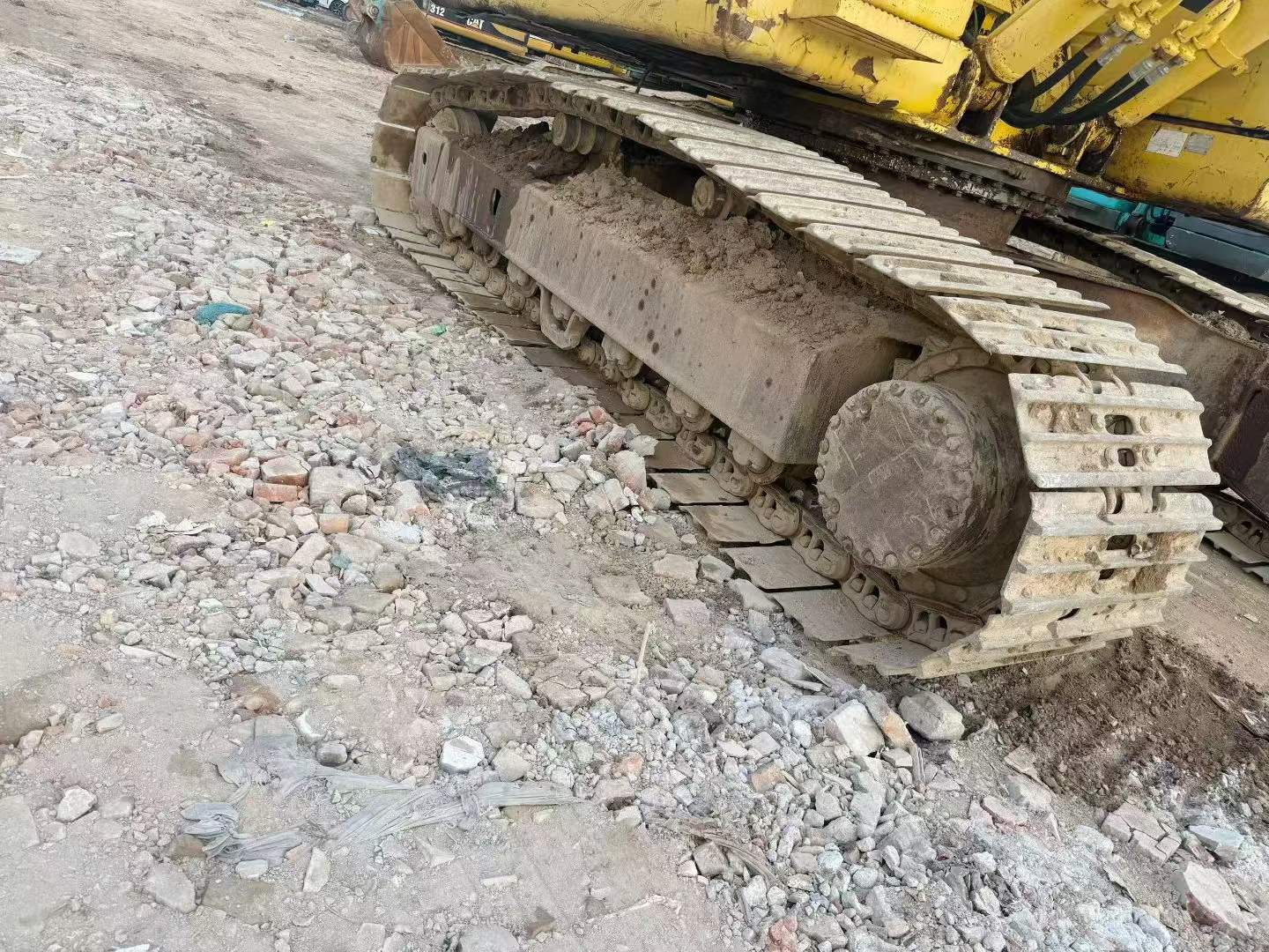 Buy Komatsu PC200-7 Used Excavator / 3