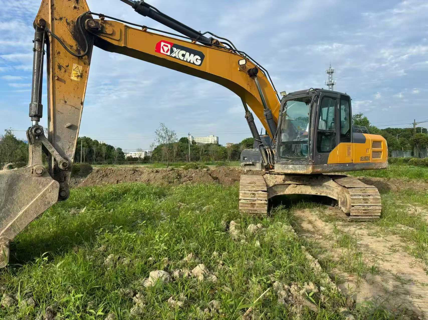 Buy XCMG XE200 Used Excavator / 2