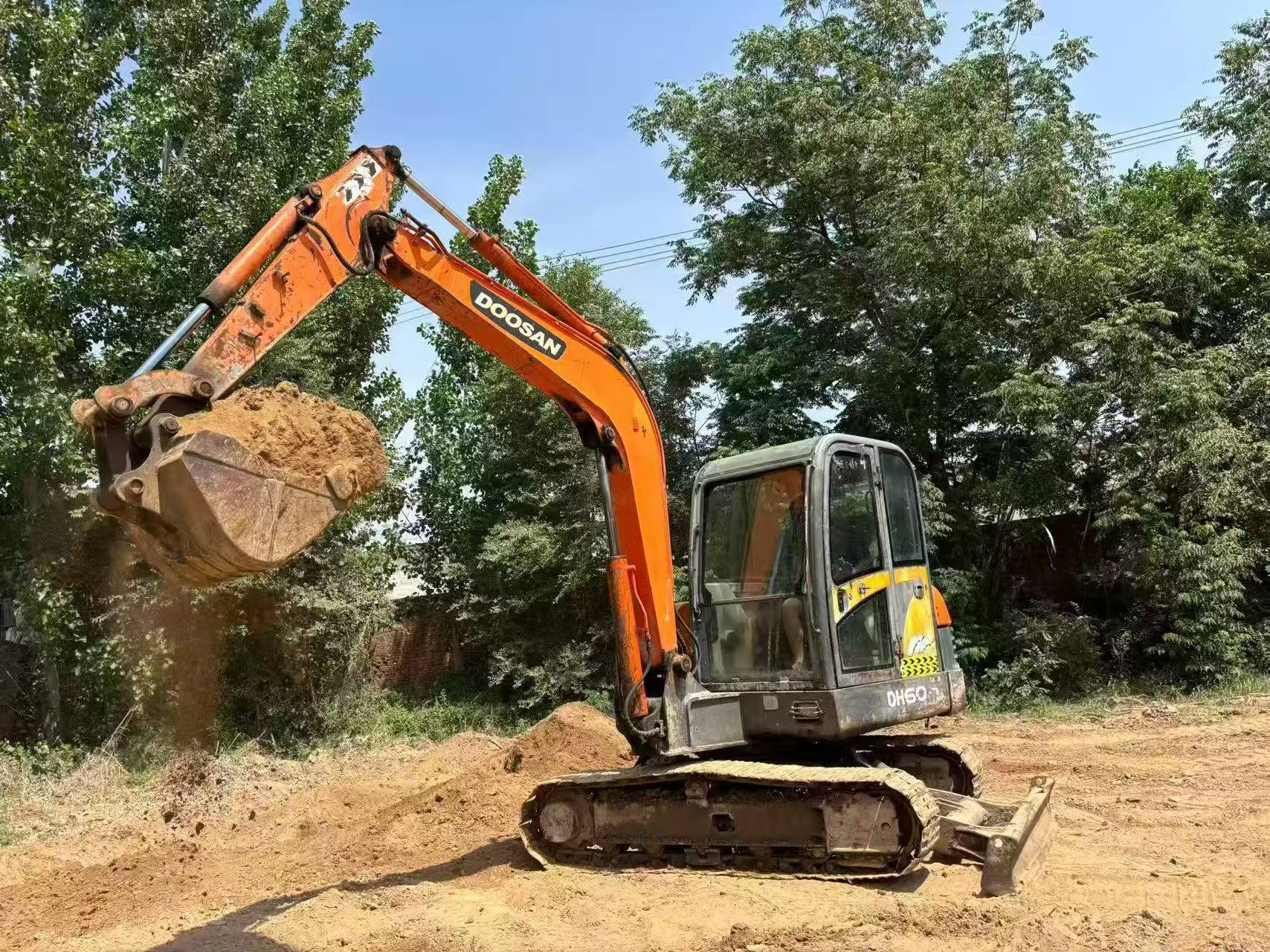 Buy Doosan DH60 Used Excavator / 2