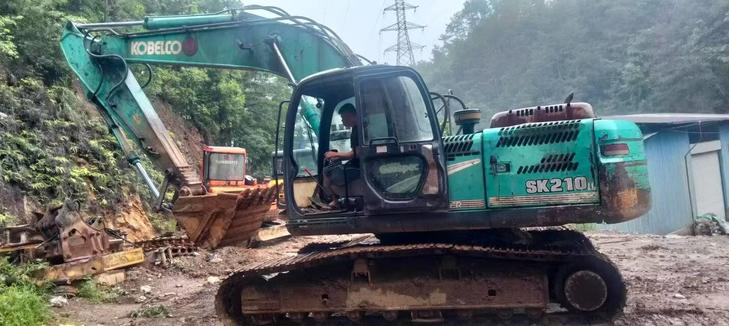 Buy Kobelco SK210-6 Used Excavator / 1