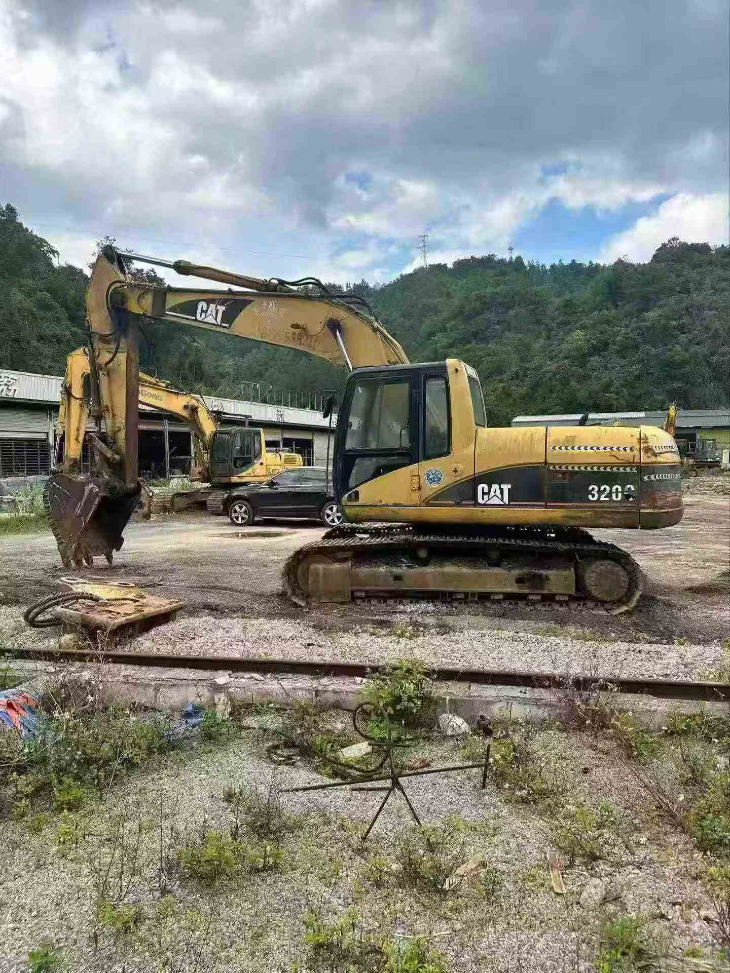 Buy Caterpillar 320C Used Excavator / 2
