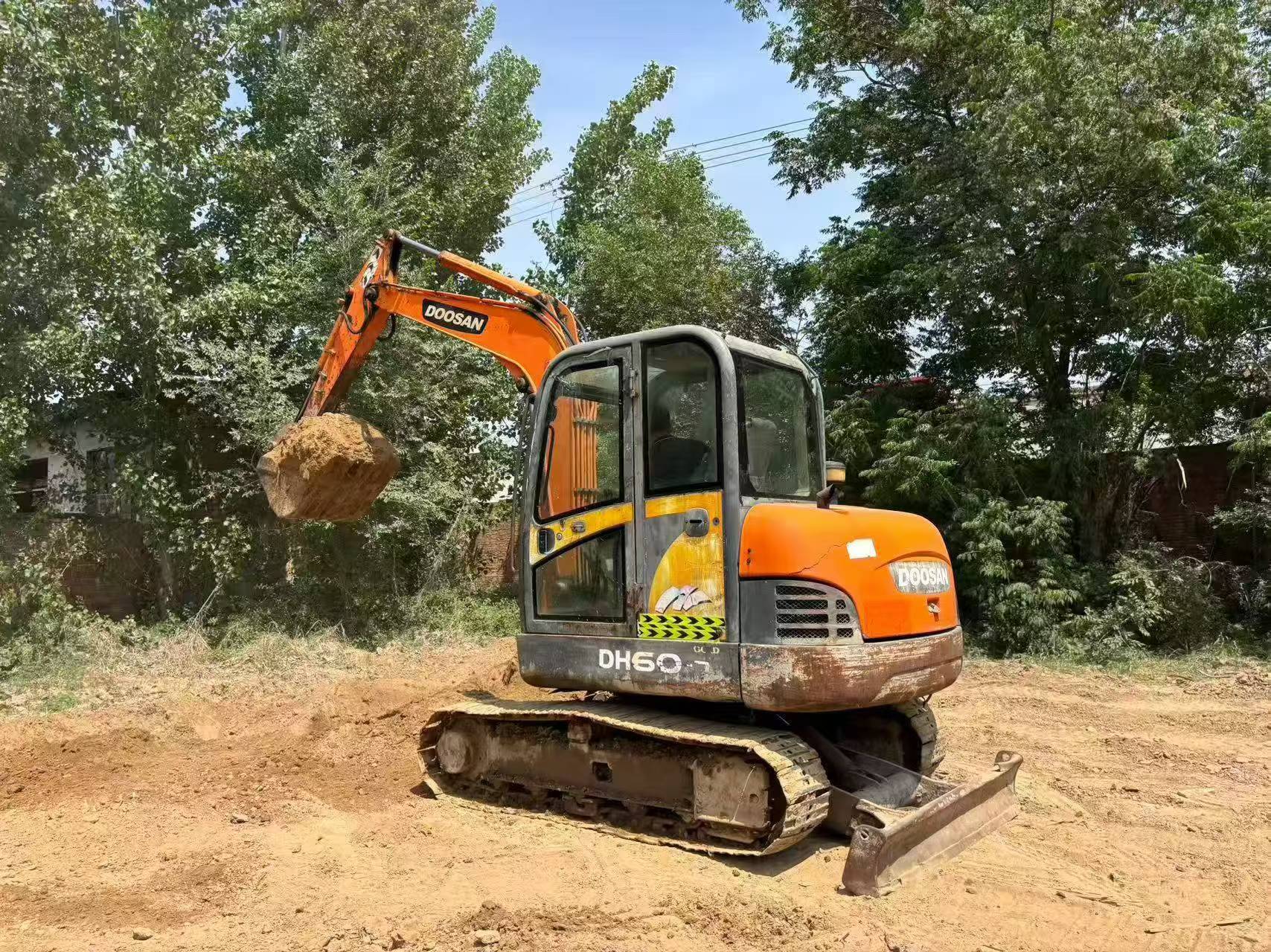 Buy Doosan DH60 Used Excavator / 4