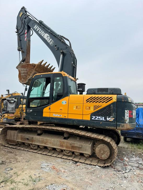 Buy Hyundai R225-7 Used Excavator / 1