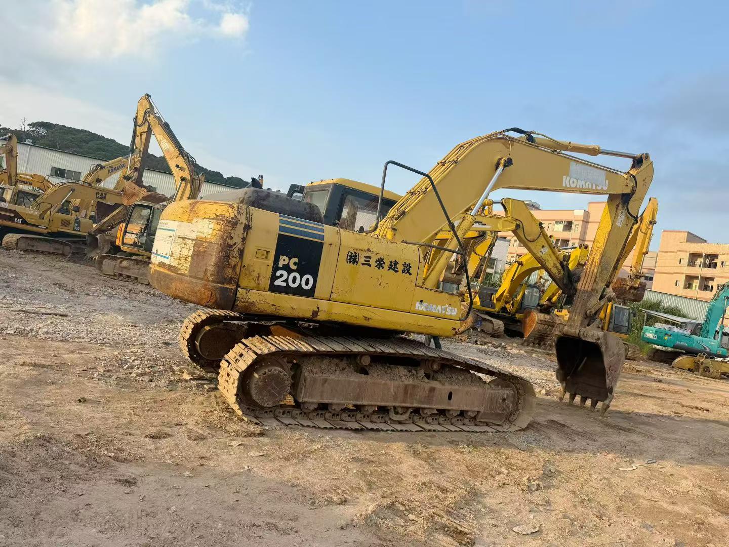 Buy Komatsu PC200-7 Used Excavator / 2