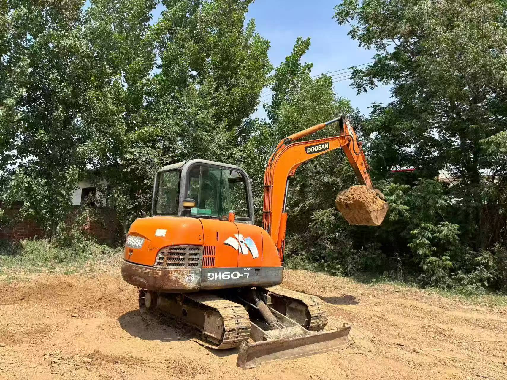 Buy Doosan DH60 Used Excavator / 9