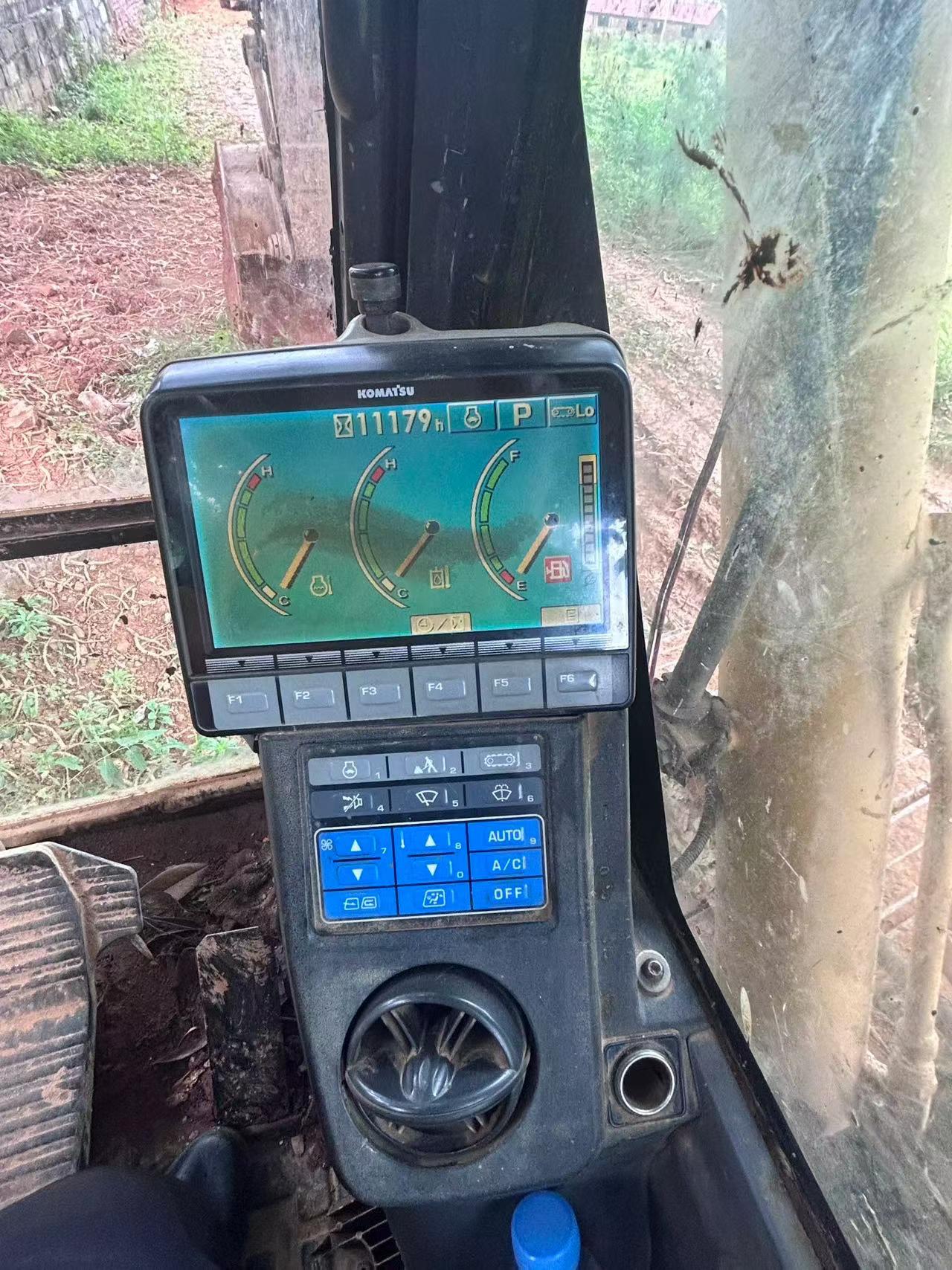 Buy Komatsu PC60-8 Used Excavator / 4
