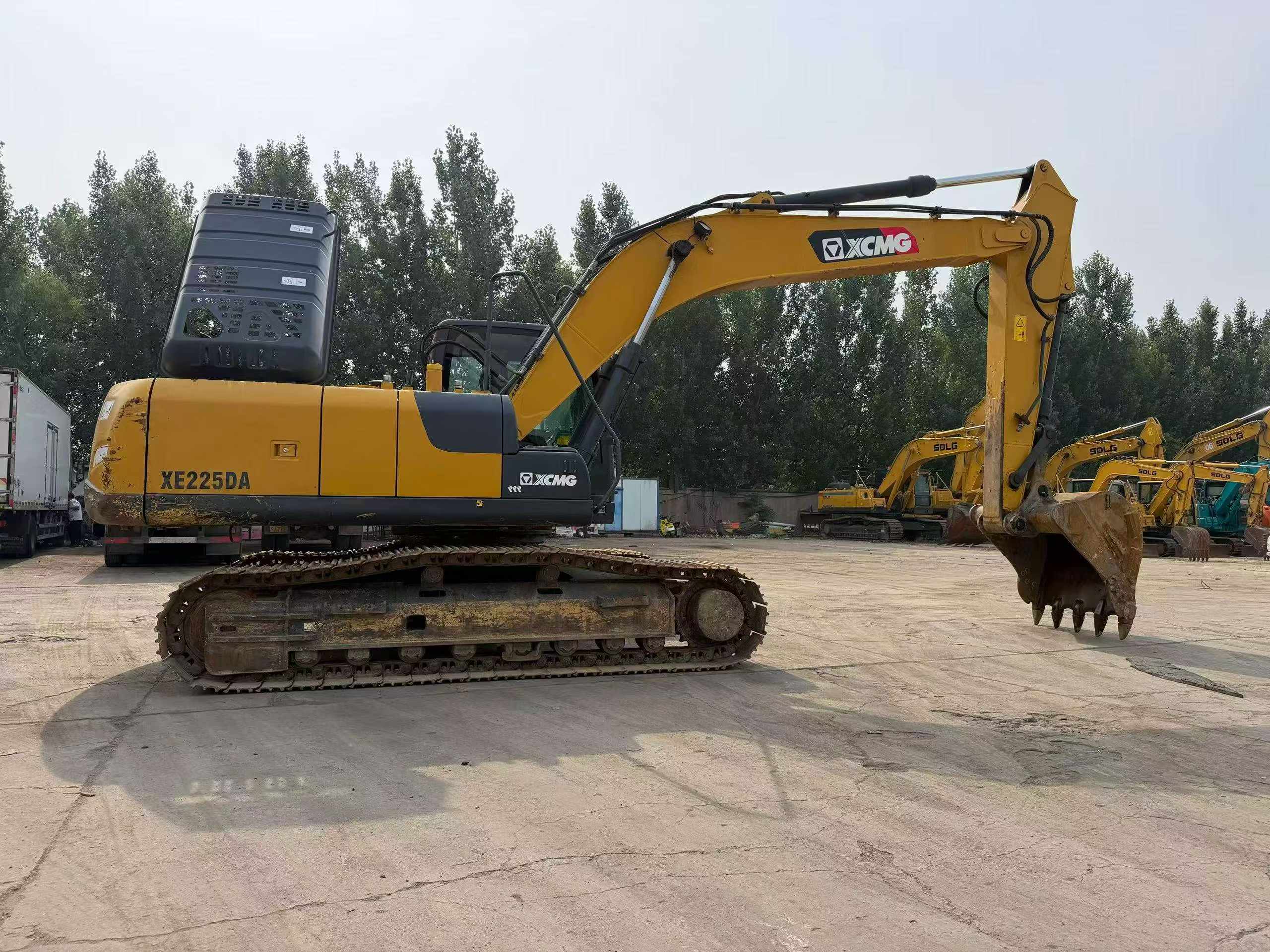 Buy XCMG XE215 Used Excavator / 3