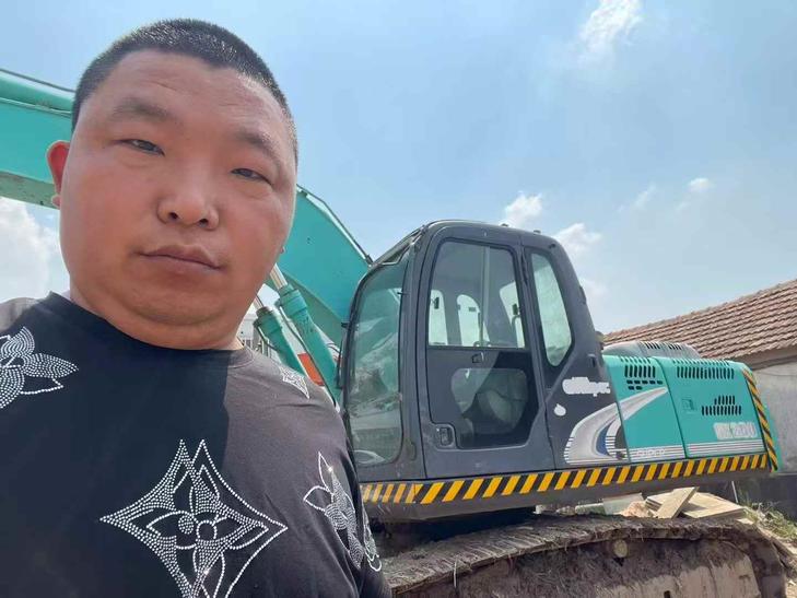 Buy Kobelco SK200 Used Excavator / 1