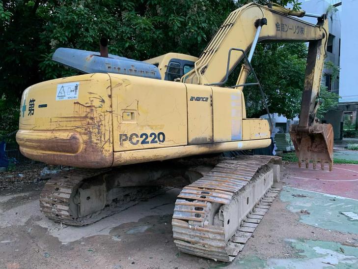 Buy Komatsu PC200-6 Used Excavator / 1