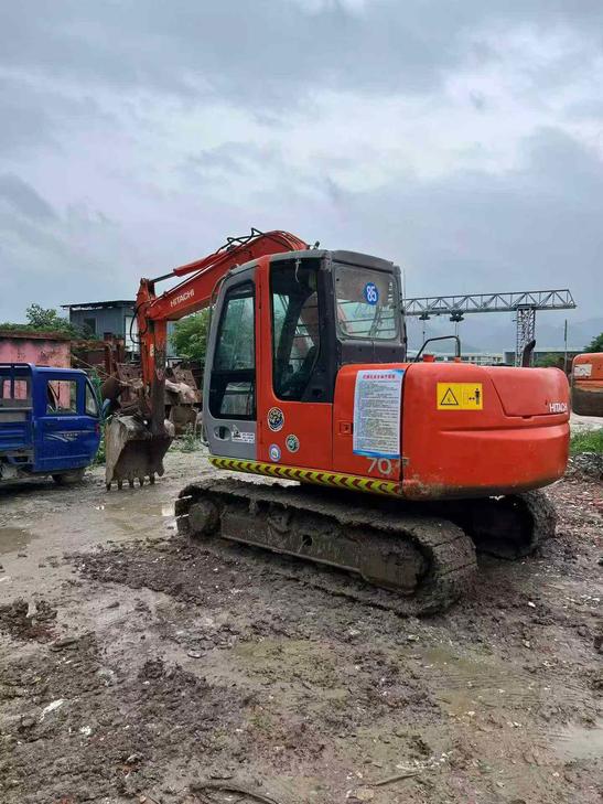 Buy Hitachi EX70 Used Excavator / 1