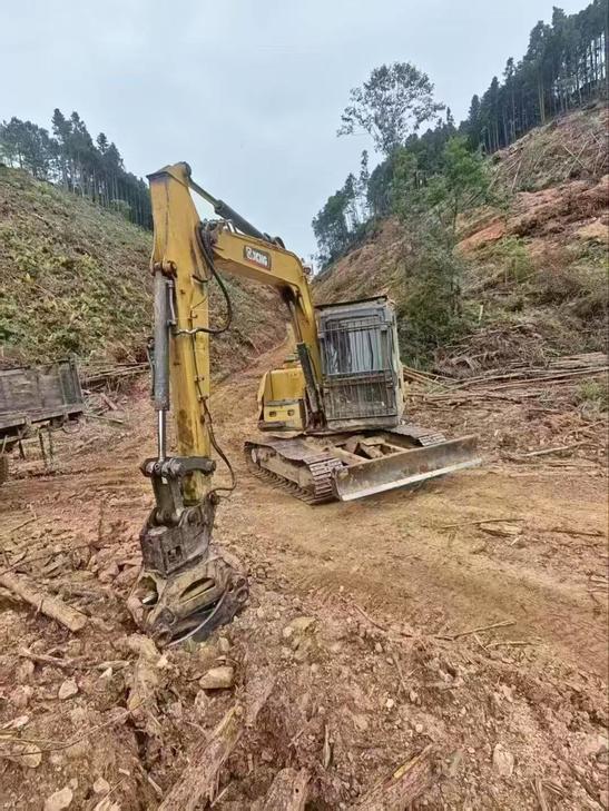 Buy XCMG XE85C Used Excavator / 1