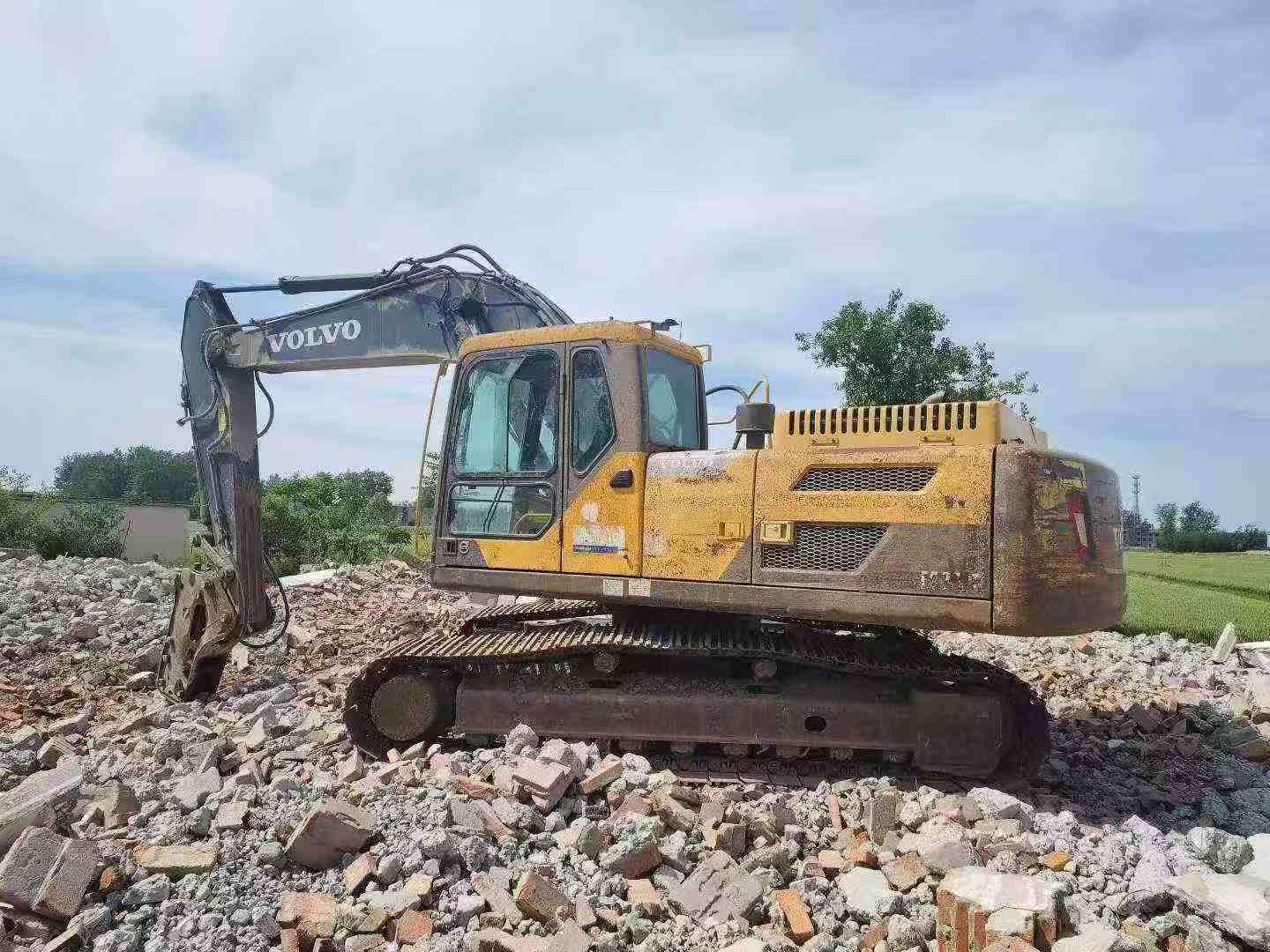 Buy Volvo L250G Used Excavator / 2 Buy Volvo L250G Used Excavator / 2