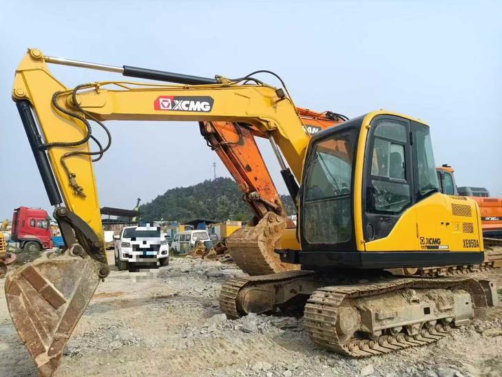 Buy XCMG XE85C Used Excavator / 1