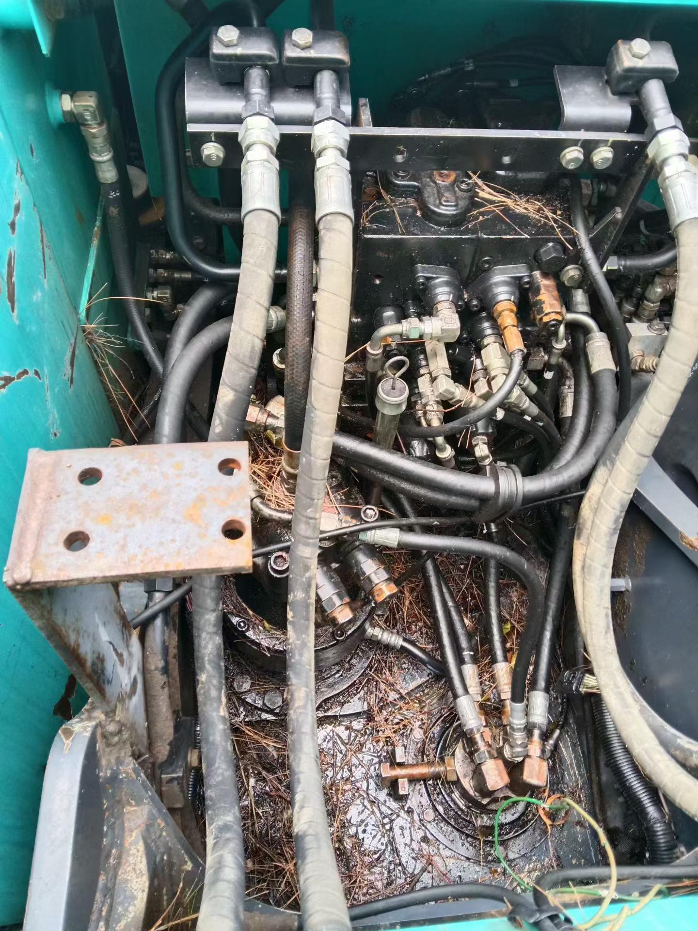 Buy Kobelco SK140 Used Excavator / 4