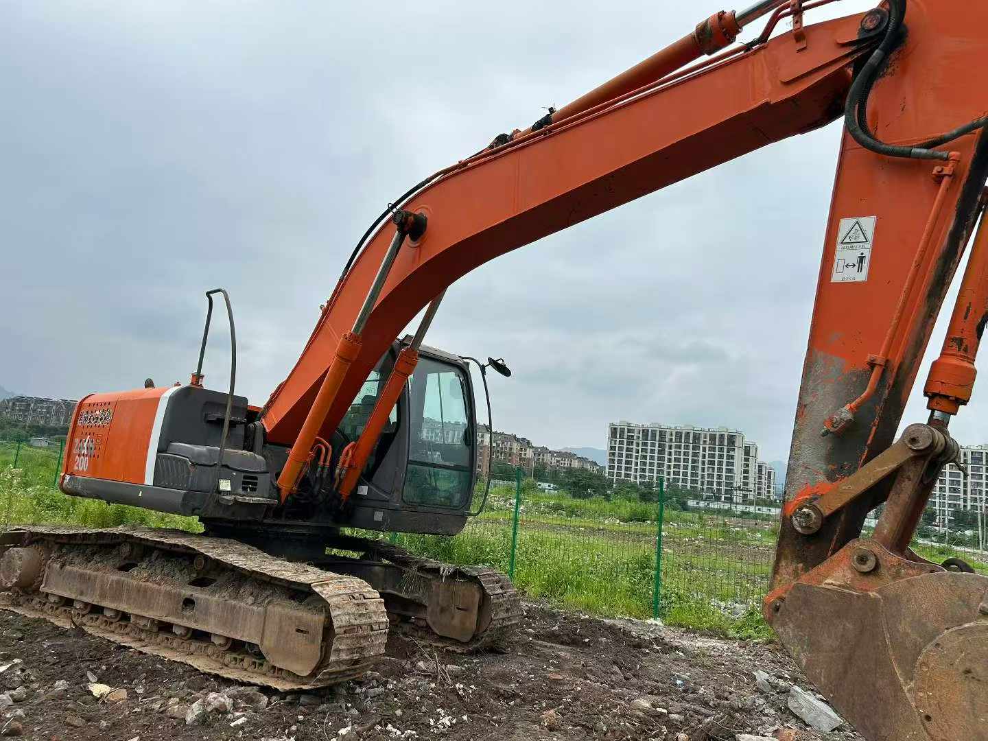Buy Hitachi EX200-3 Used Excavator / 4