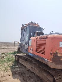 Buy Hitachi EX200 Used Excavator / 3 Buy Hitachi EX200 Used Excavator / 3