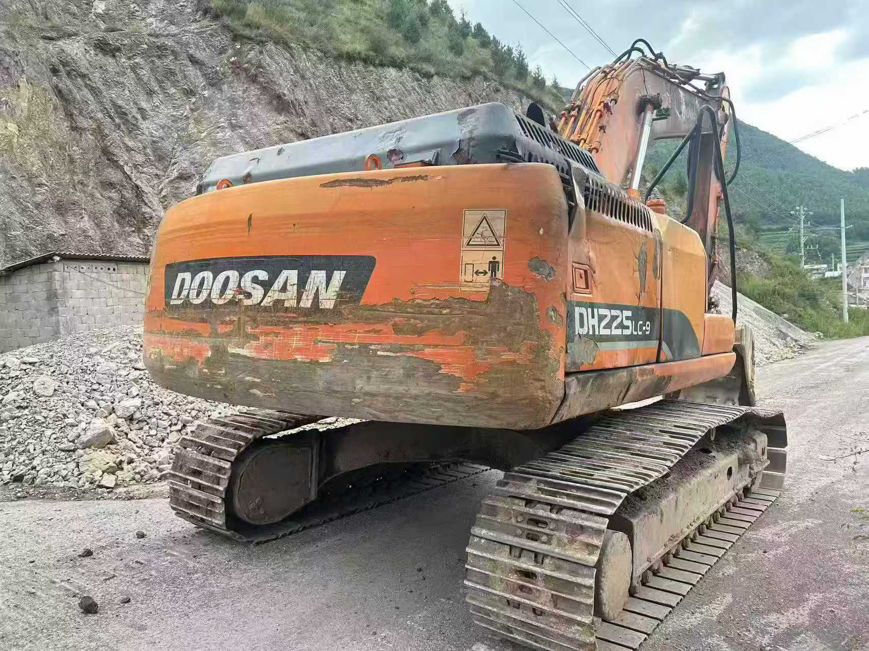 Buy Doosan DH225-9 Used Excavator / 2