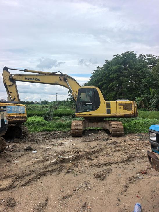 Buy Komatsu PC200-6 Used Excavator / 1