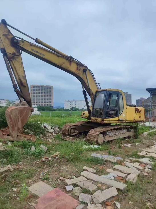 Buy Komatsu PC200-6 Used Excavator / 1