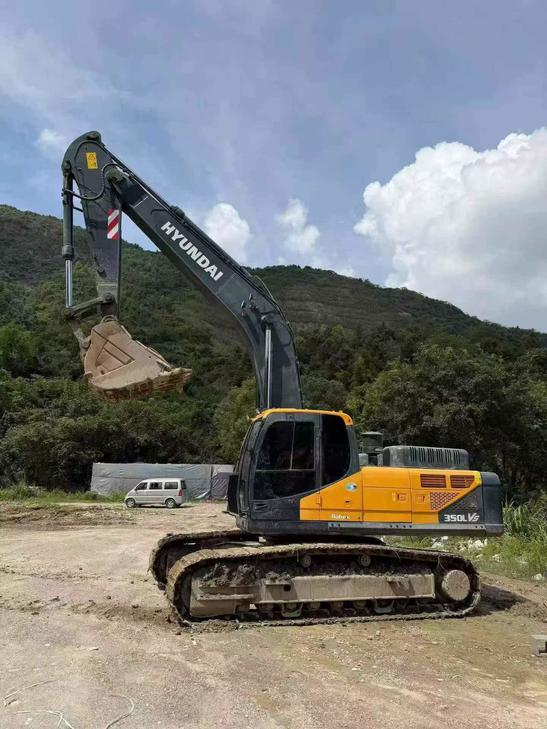 Buy Hyundai R350LVS Used Excavator / 1