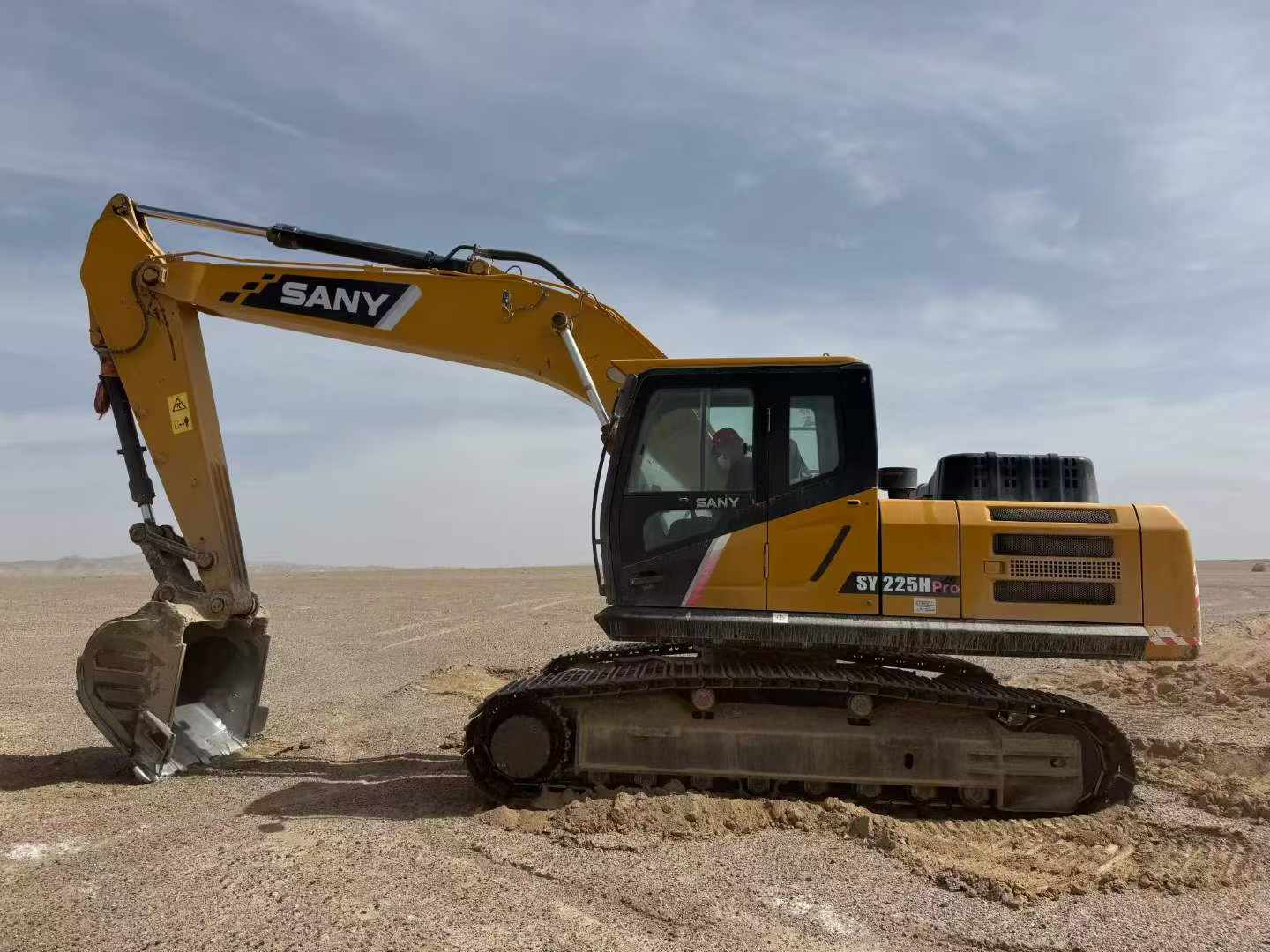 Buy Sany SY225C Used Excavator / 2