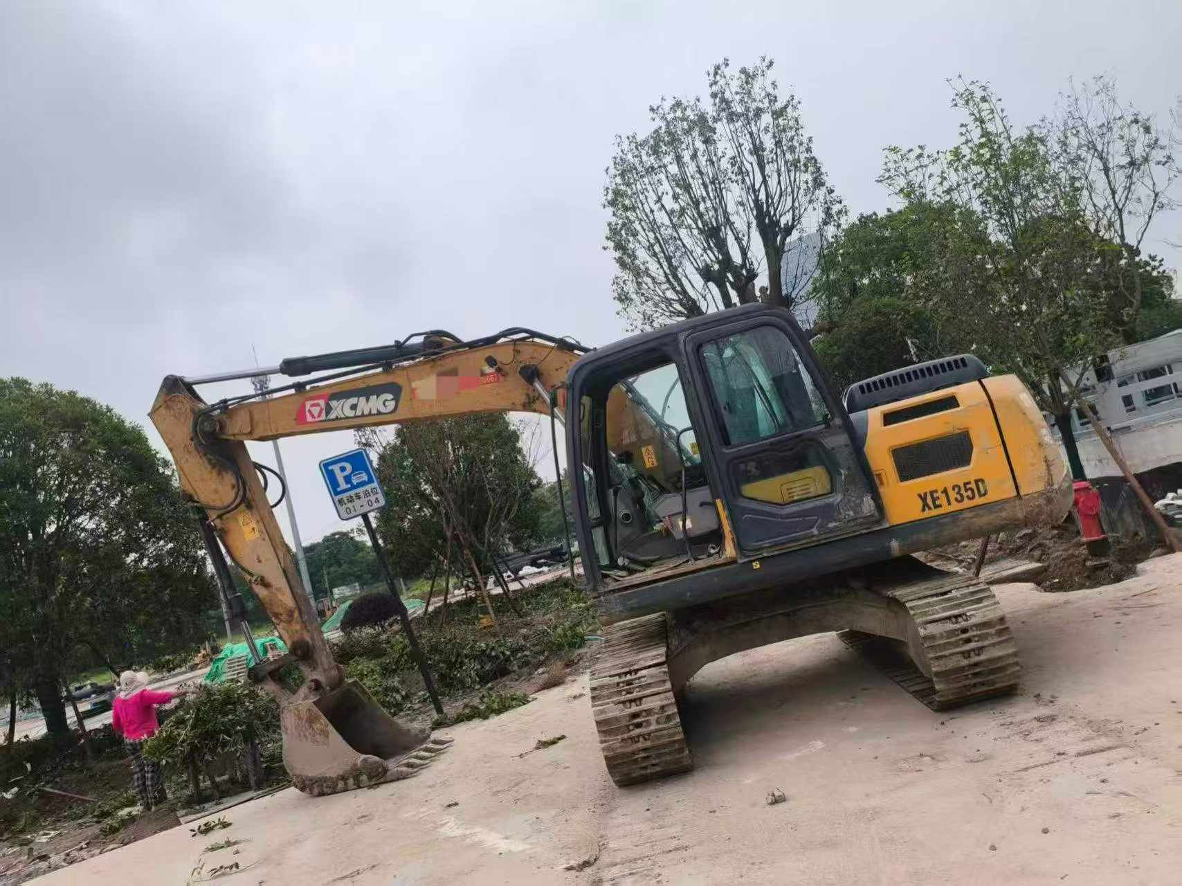 Buy XCMG XE135B Used Excavator / 5