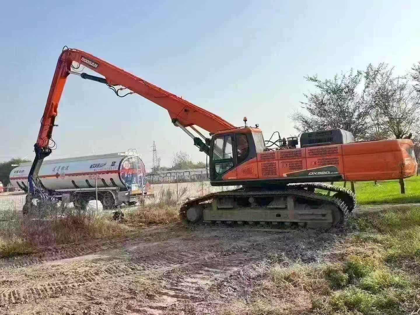 Buy Doosan DX520LC Used Excavator / 5