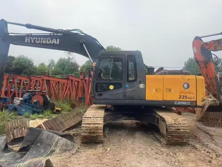 Buy Hyundai R225-7 Used Excavator / 1