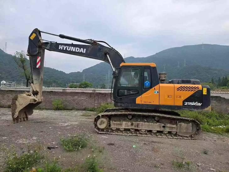 Buy Hyundai R215VS Used Excavator / 1