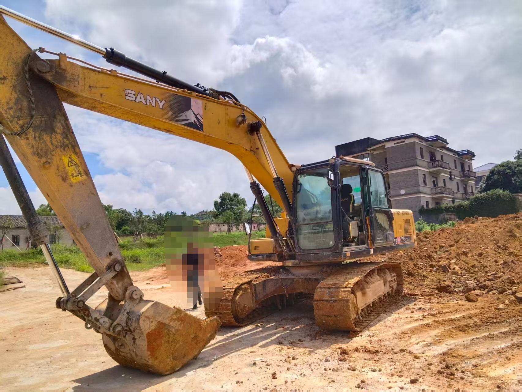 Buy Sany SY205C Used Excavator / 3