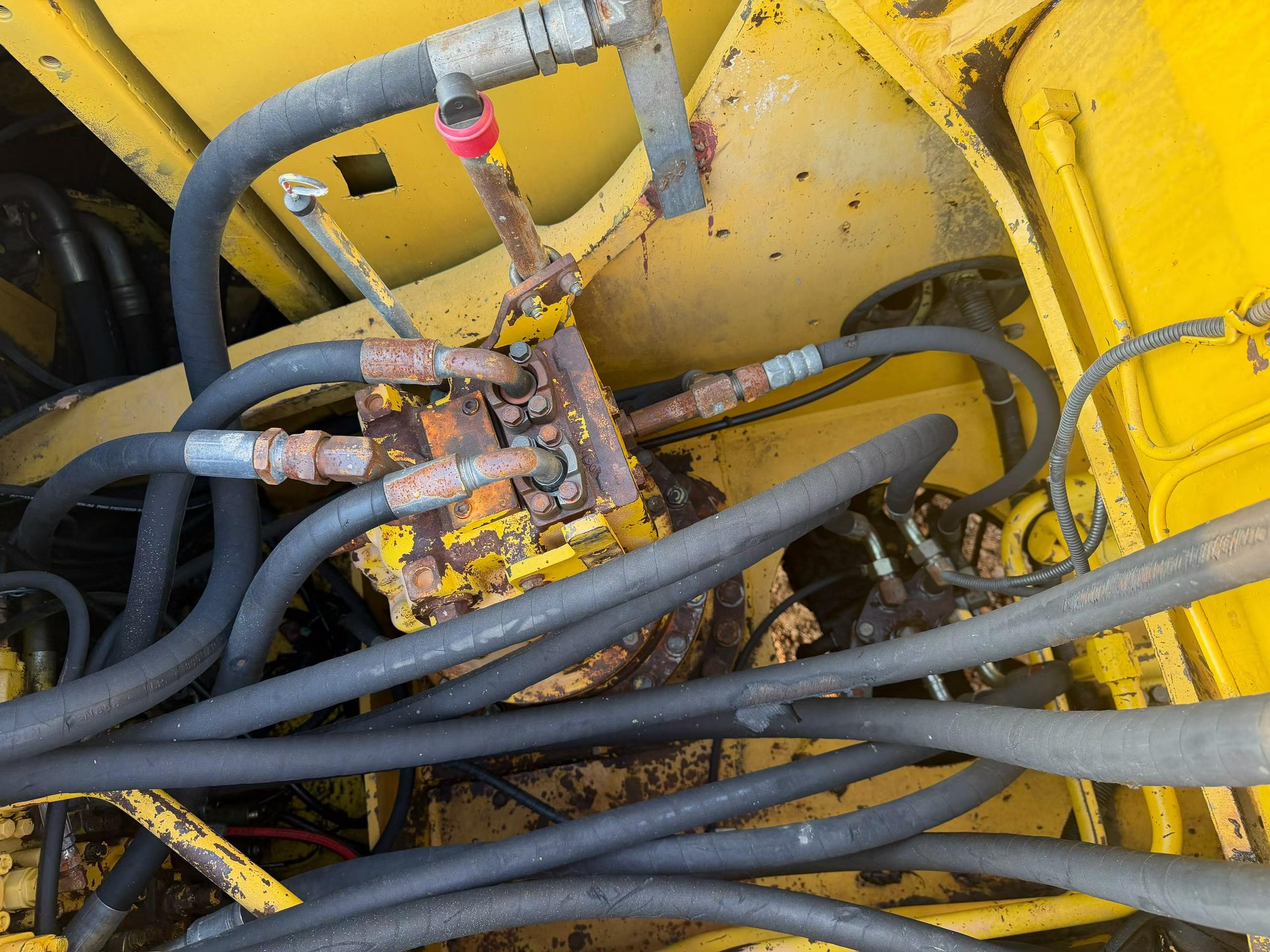Buy Komatsu PC200-7 Used Excavator / 8