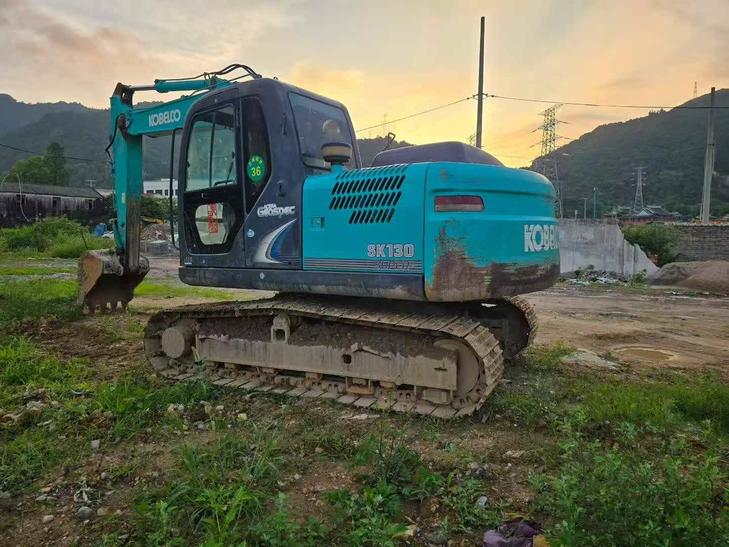 Buy Kobelco SK130 Used Excavator / 1