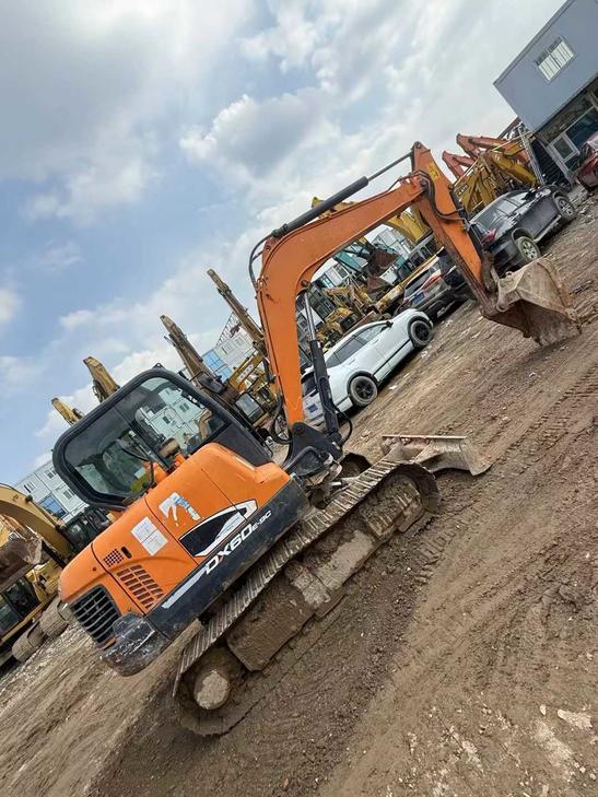 Buy Doosan DH60 Used Excavator / 1