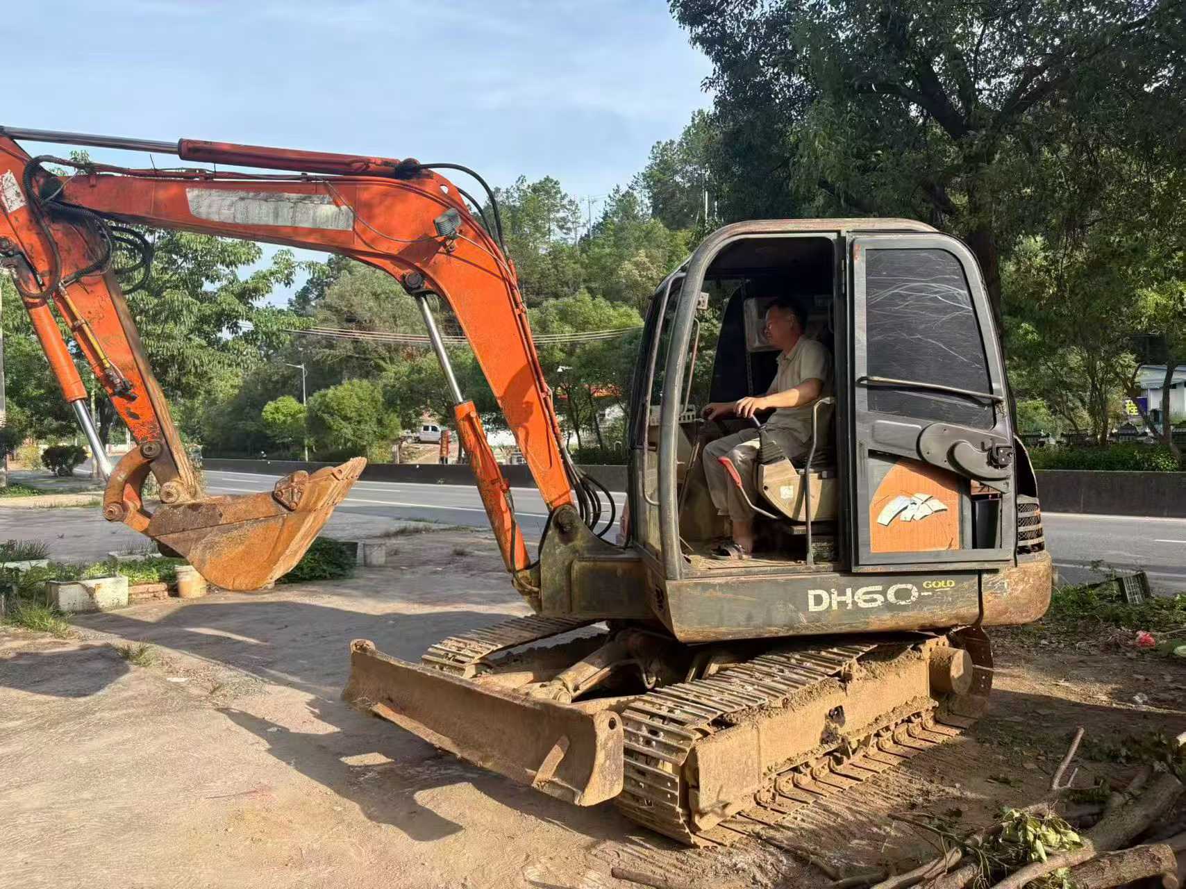 Buy Doosan DH60-7 Used Excavator / 2