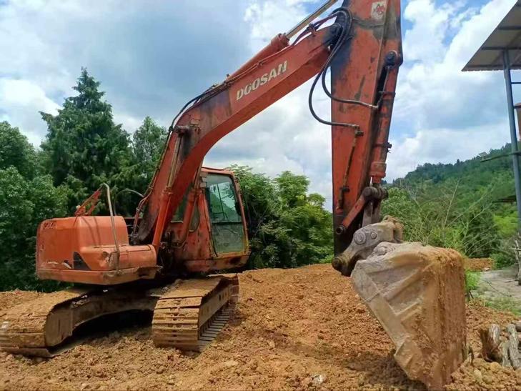 Buy Doosan DH150-7 Used Excavator / 1