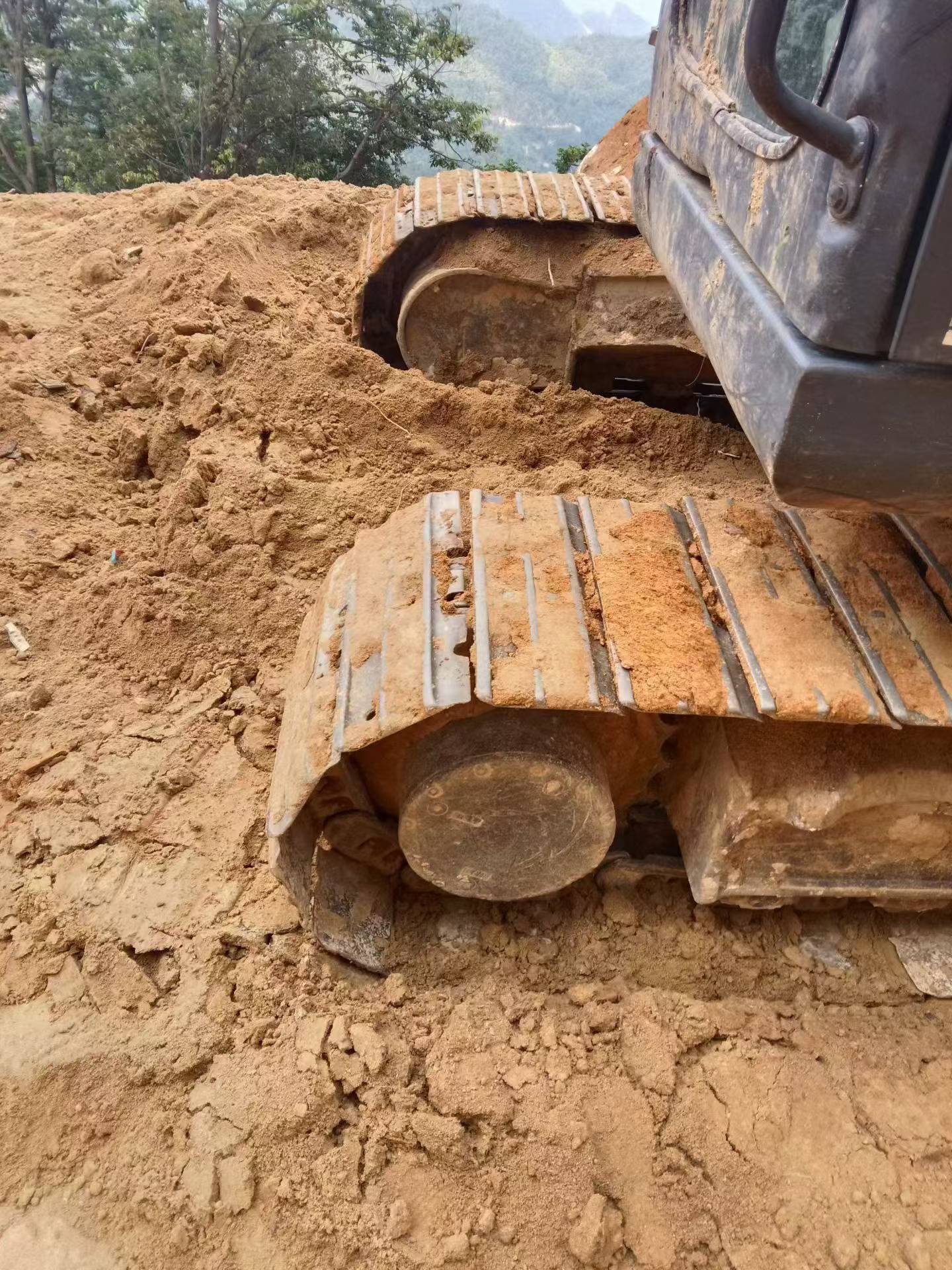 Buy Kobelco SK140 Used Excavator / 2