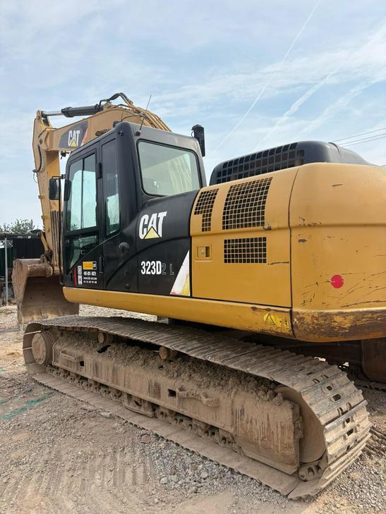 Buy Caterpillar 323D2L Used Excavator / 1