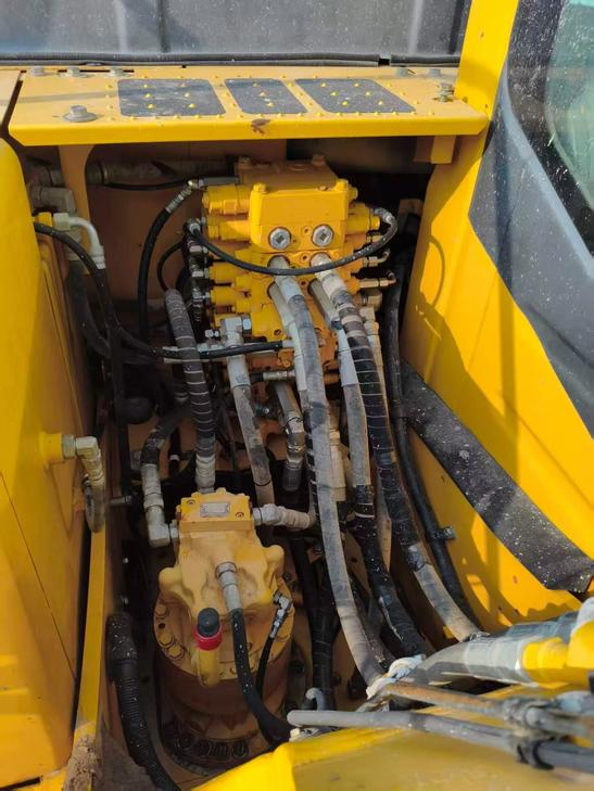 Buy Komatsu PC130-8 Used Excavator / 1